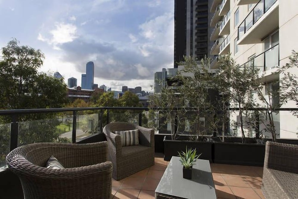 3-Bedroom City View Deluxe Apartment (1 King, 2 Singles, 1 Day Bed, 1 Triple-Bunk) photo 3