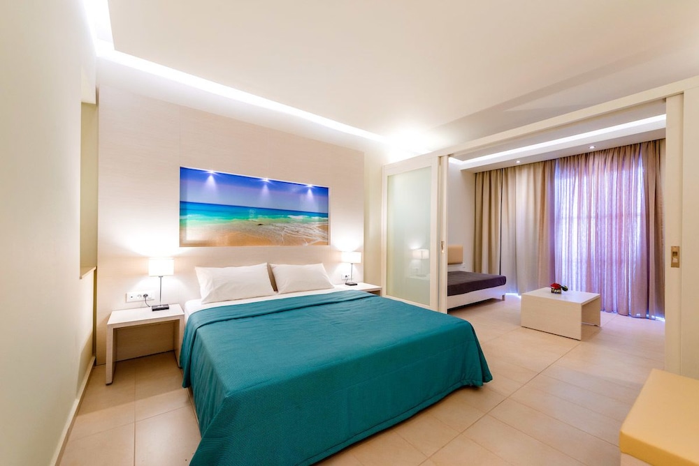 Junior Suite, Pool View photo 1
