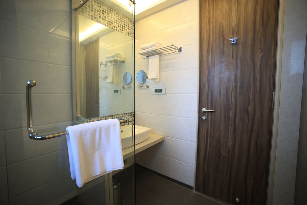 Deluxe Double Room - Photo 16