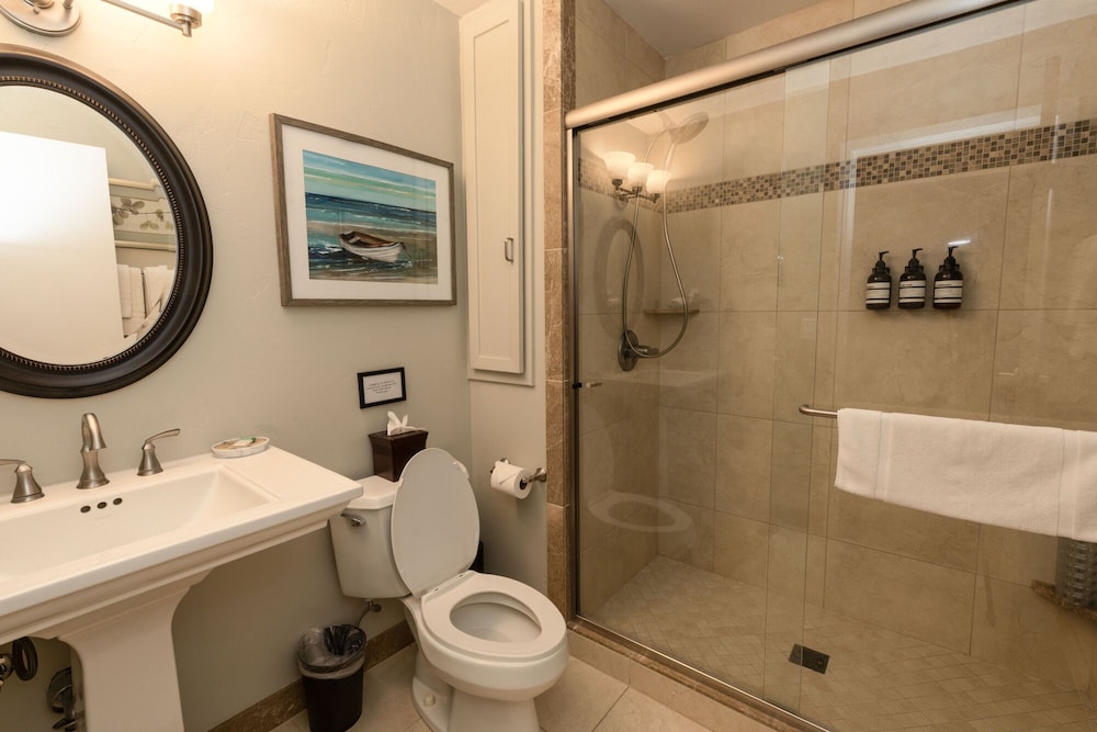 Deluxe Room, 1 Queen Bed, Non Smoking, Valley View (Lavender) photo 3