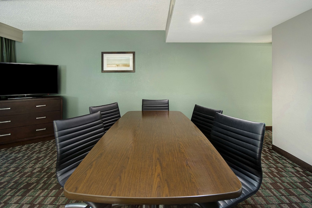 Suite, 1 King Bed (Atrium Building, Conference) - Photo 1
