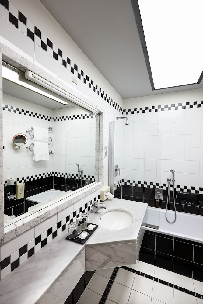 Standard Double Room - Photo 5