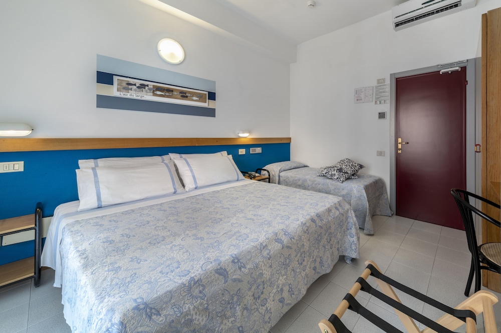 Standard Triple Room photo 1