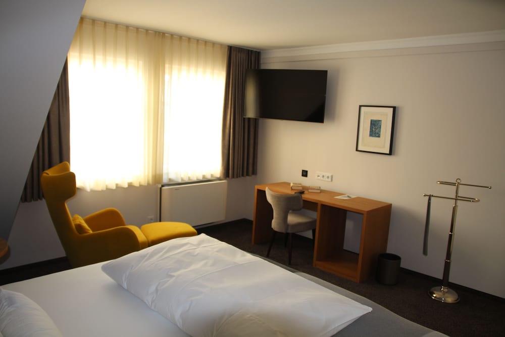 Suite, 1 King Bed with Sofa bed, Kitchenette photo 2