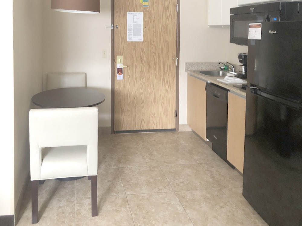 One-King - One Bedroom Suite - Photo 3