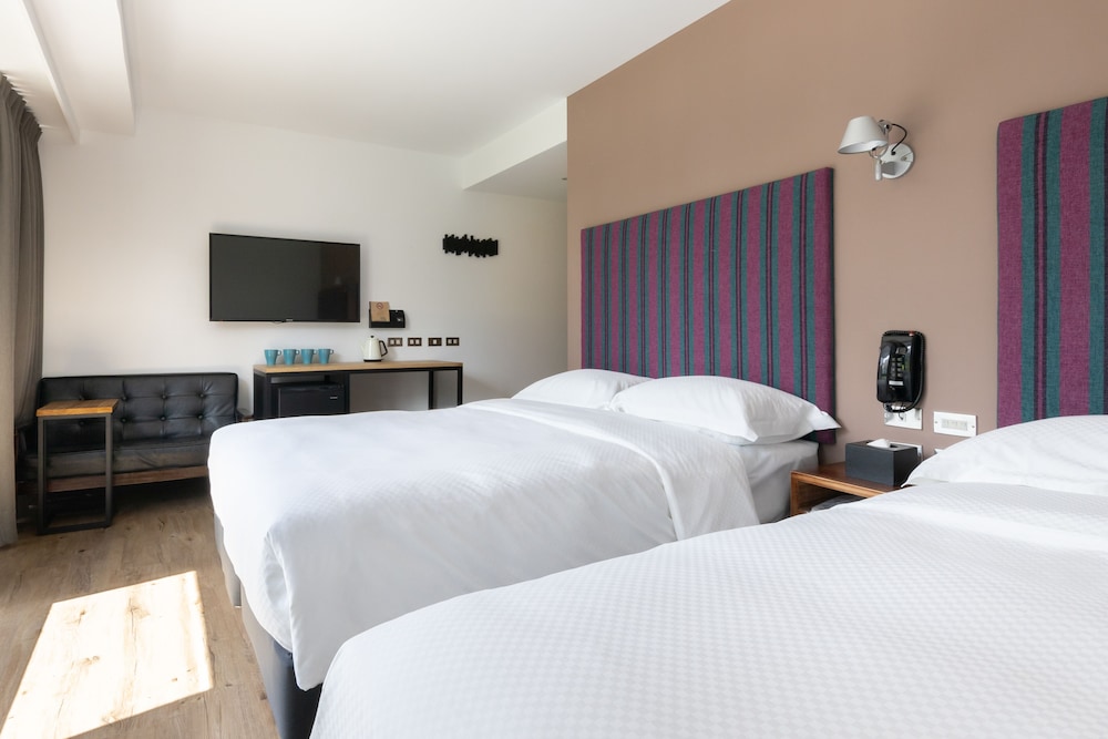 Elite Quadruple Room - Photo 1