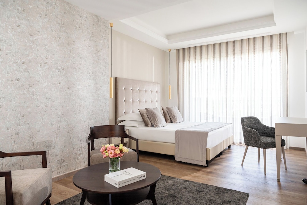 Deluxe Double Room - Photo 1