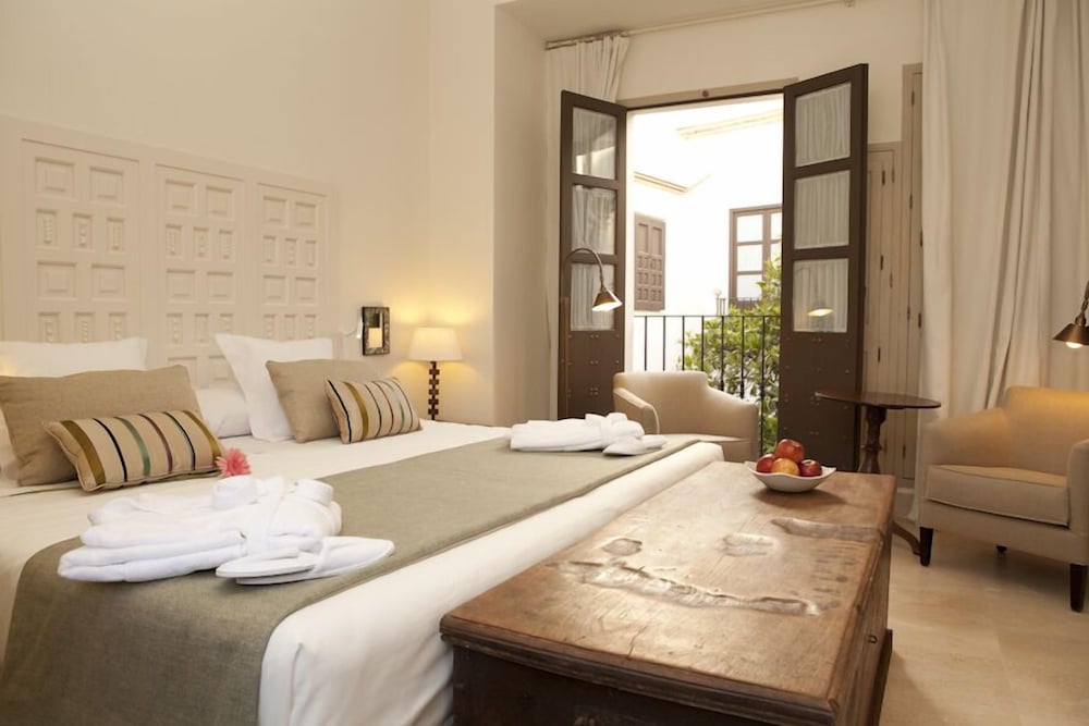 Royal Suite, 1 Queen Bed - Photo 1