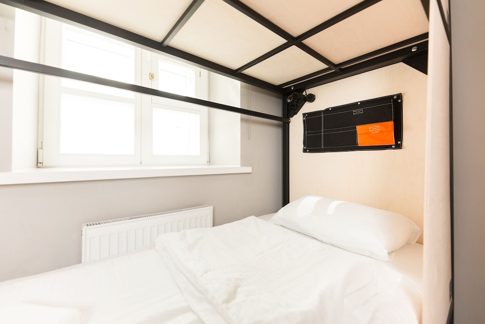 Bed in 6-Beds Mixed Dormitory Room photo 2