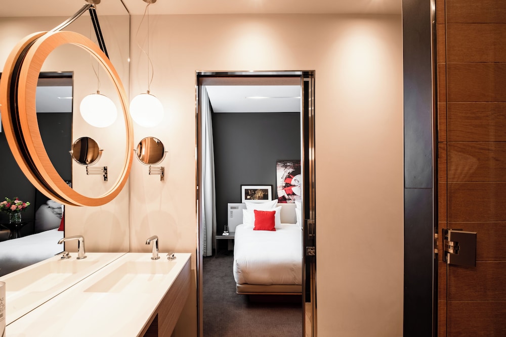 Connecting Family Rooms