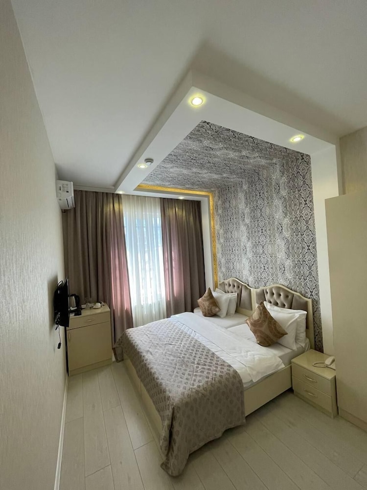 Standard Double or Twin Room - Photo 15