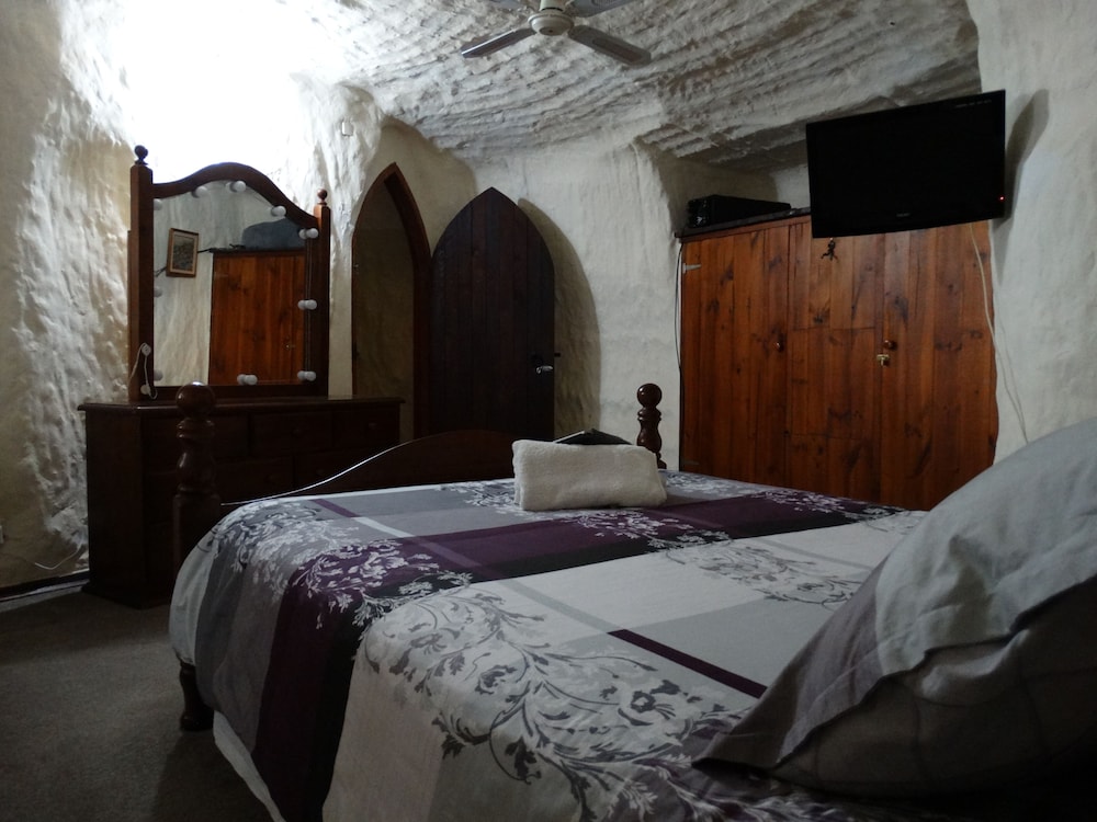 3 Bedroom Underground Home (Di's Place) photo 2
