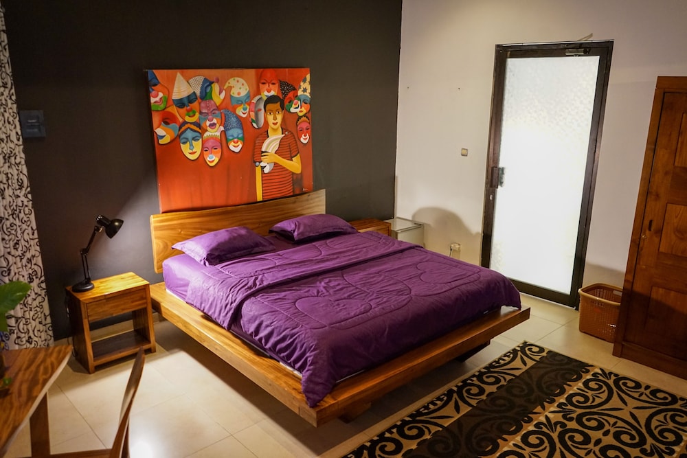 Economy Room