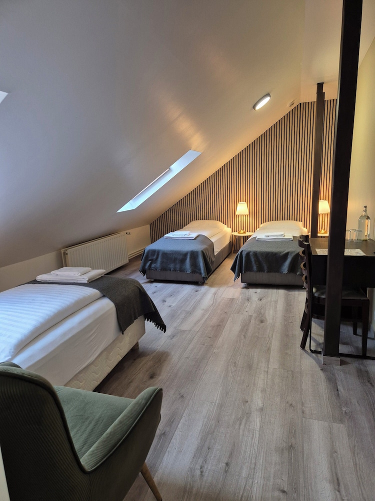 Standard Triple Room, Private Bathroom photo 2