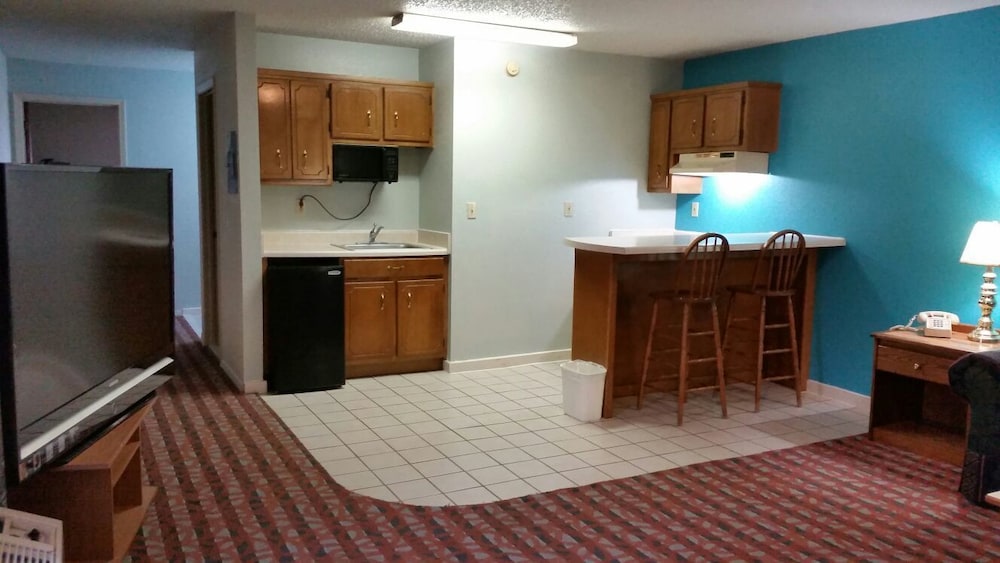 Executive Suite, 1 King Bed, Smoking, Jetted Tub