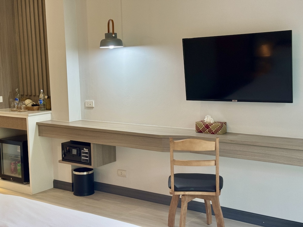 Deluxe Double Room, 1 King Bed, Garden View photo 2