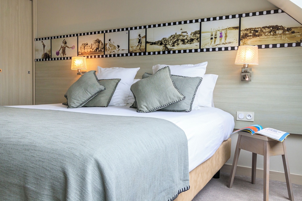 Comfort Room, 1 Queen Bed (Larger Room) - Photo 4