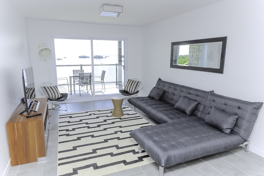 Premium Condo, 2 Bedrooms, Lake View photo 1