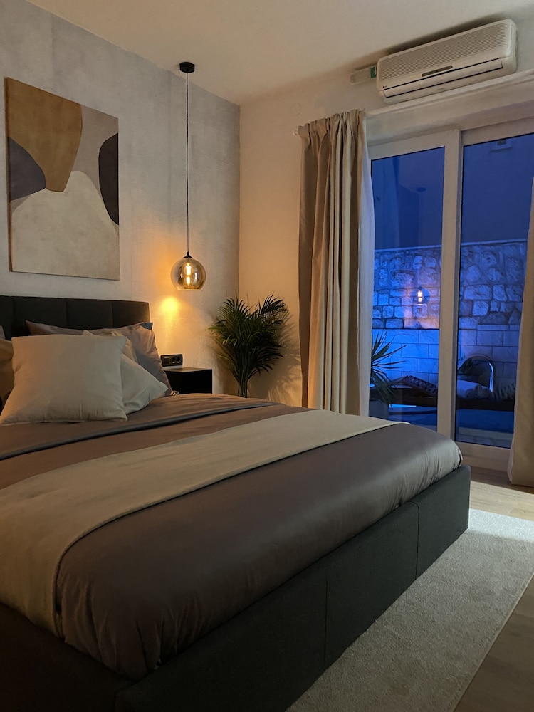 Exclusive Apartment, 1 Queen Bed, Private Pool photo 2