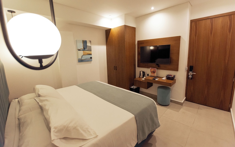 Junior Room, 1 King Bed, Non Smoking, Hot Tub - No view photo 2