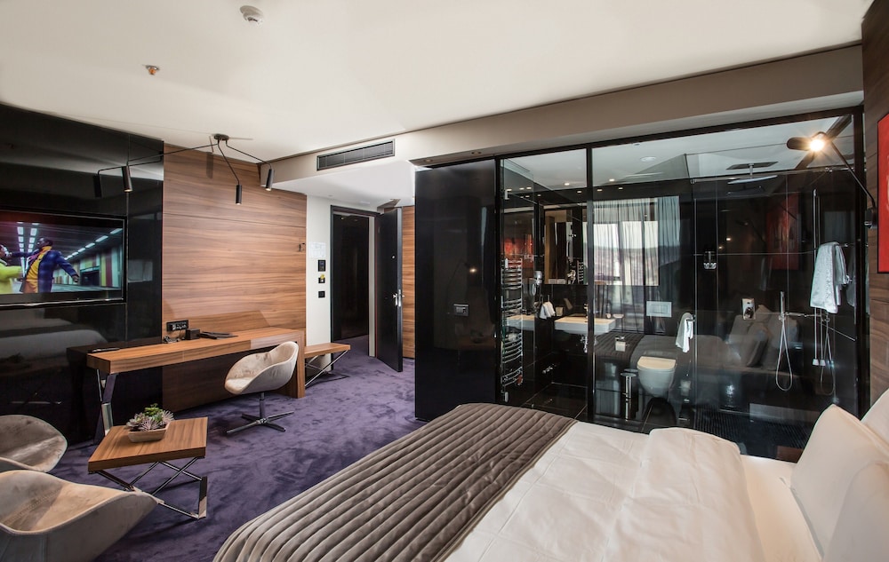Superior Double or Twin Room (for Single Use)