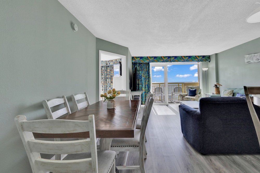 Signature Condo, 3 Bedrooms, Balcony, Ocean View photo 2