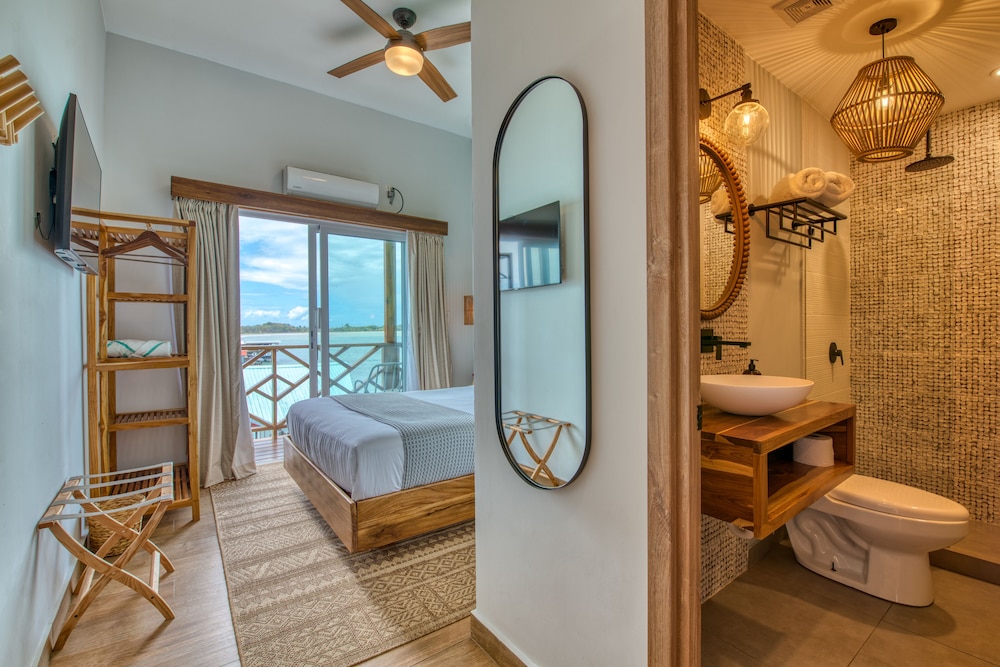 Premium Queen Room photo 2