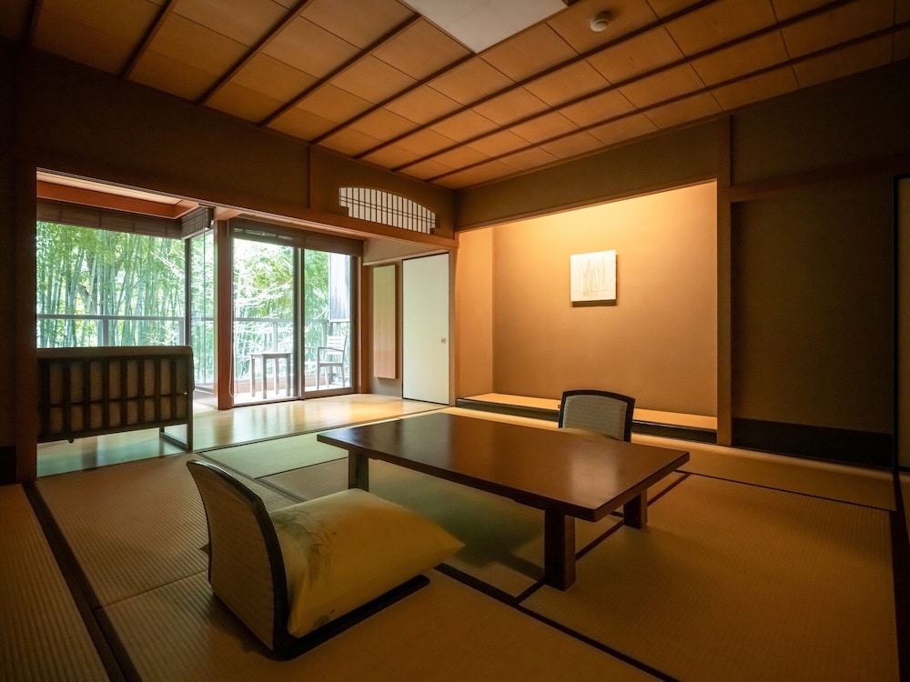 Japanese Room (12.5 Tatami Mat) With Sofa Or Japanese Heater With Terrace photo 2