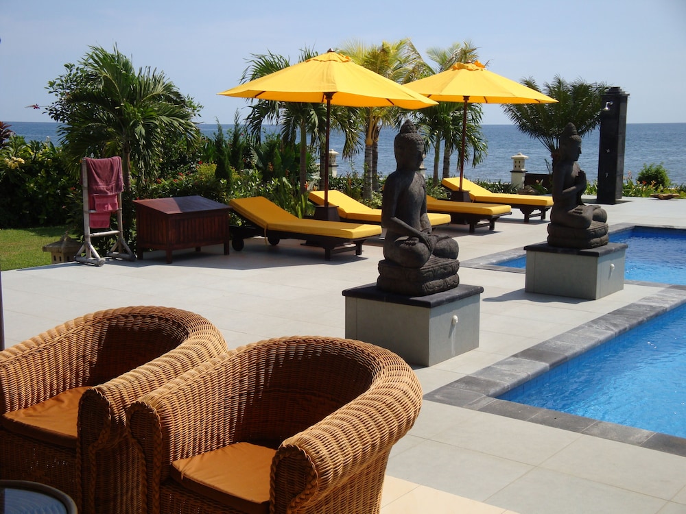 Villa photo 2