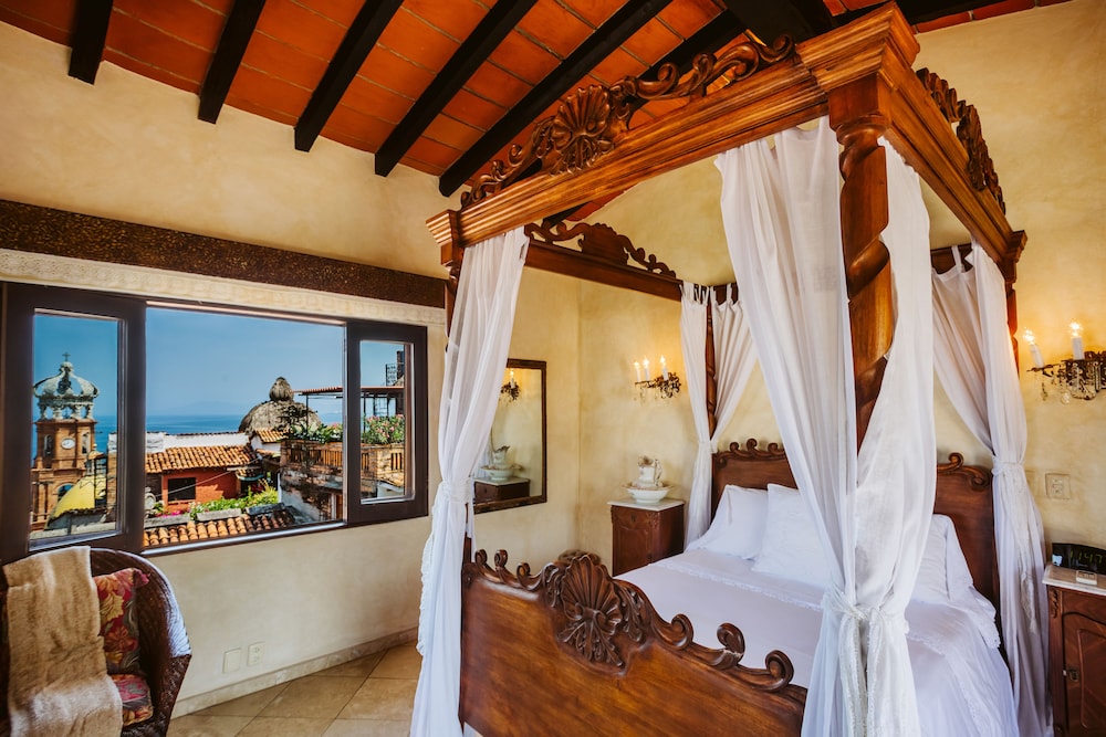 Junior Suite Crown view, 1 Queen Bed, Courtyard View, Balcony photo 3