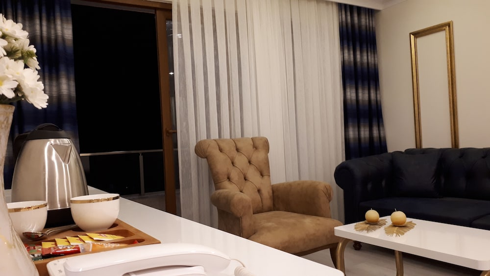 Suite, Balcony, Garden View photo 2