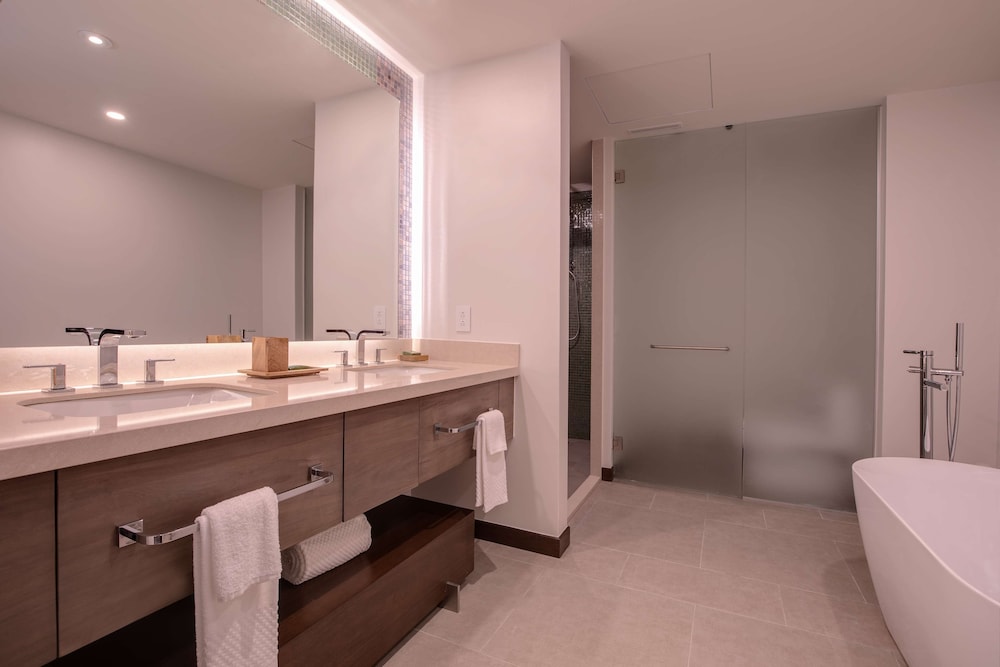 Suite, 3 Bedrooms, Garden View - Photo 13