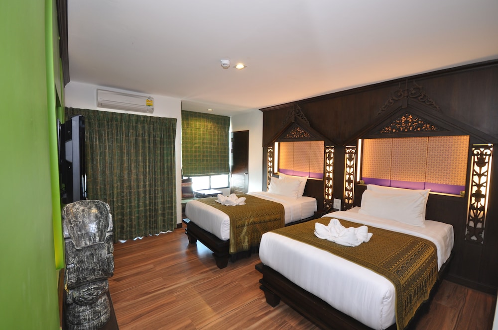 Superior Twin Room, 2 Twin Beds, Partial Sea View photo 2