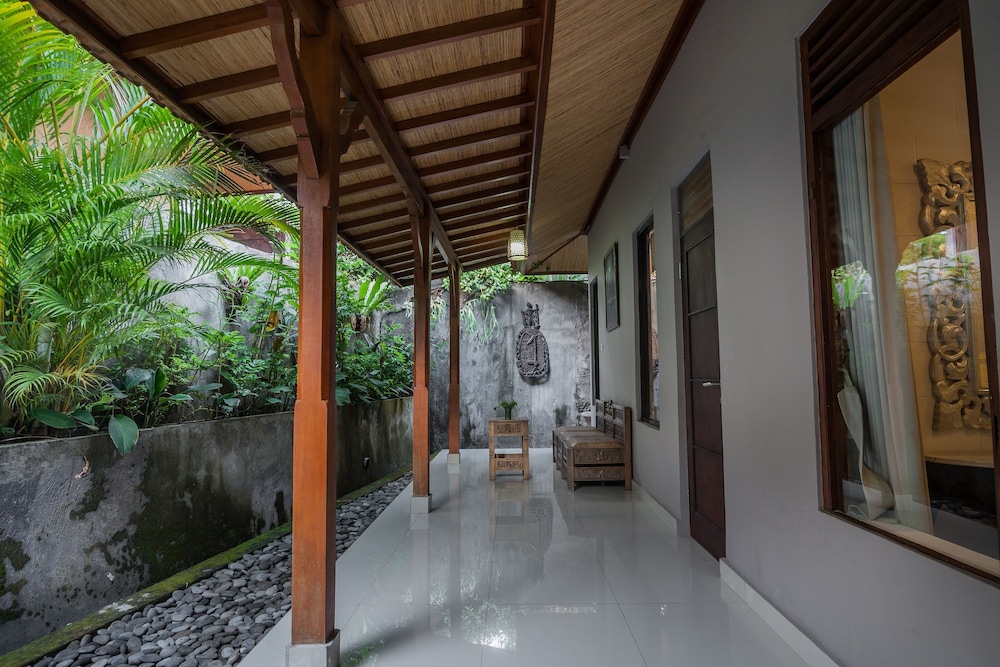 Deluxe Room with Garden View - Photo 9