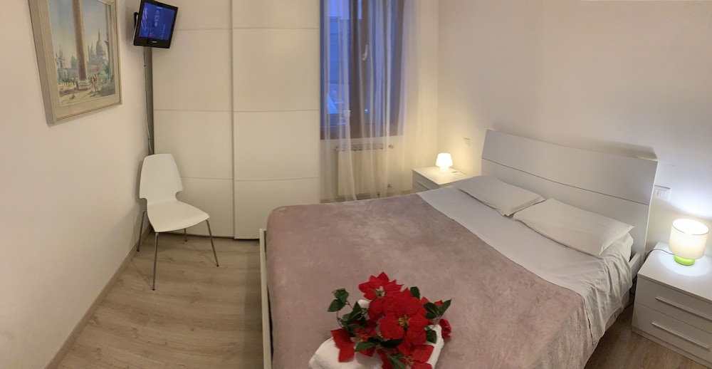 Grand Triple Room, Shared Bathroom photo 1