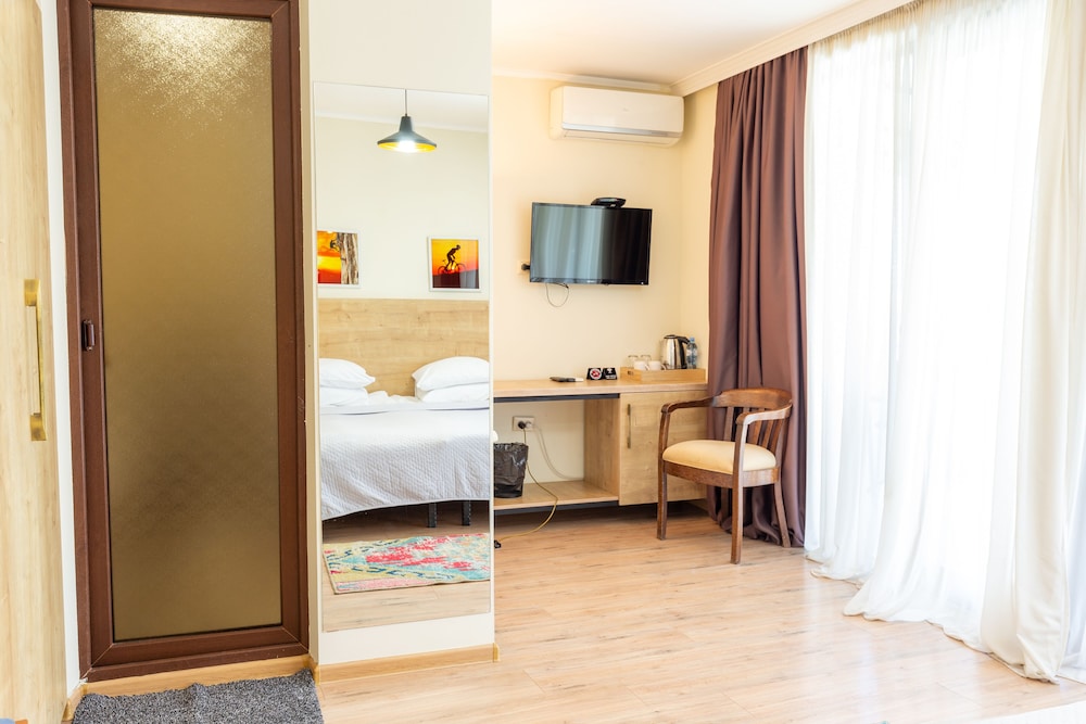 Comfort Suite, Terrace photo 3