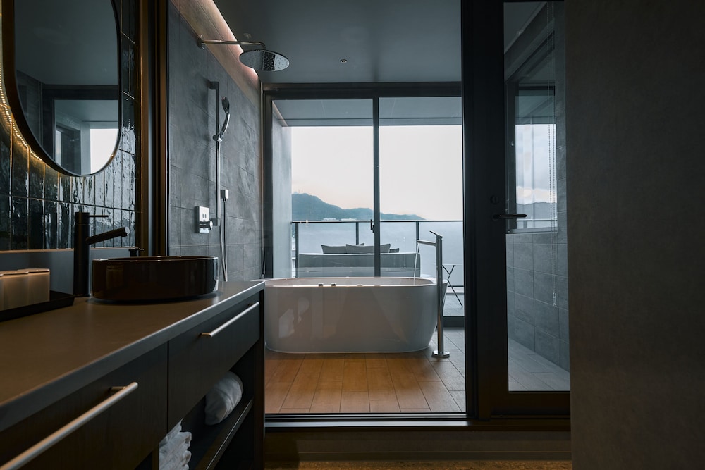 Twin Bed Suite with Jacuzzi, Non Smoking - Photo 7