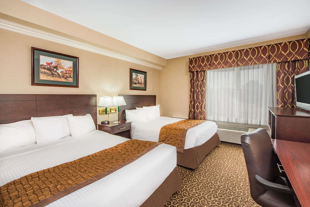Standard Room, 2 Queen Beds - Photo 1