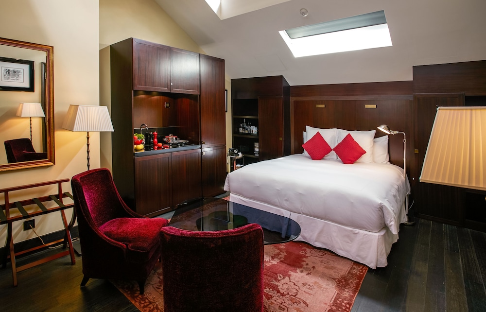 Executive Suite, 1 King Bed photo 2