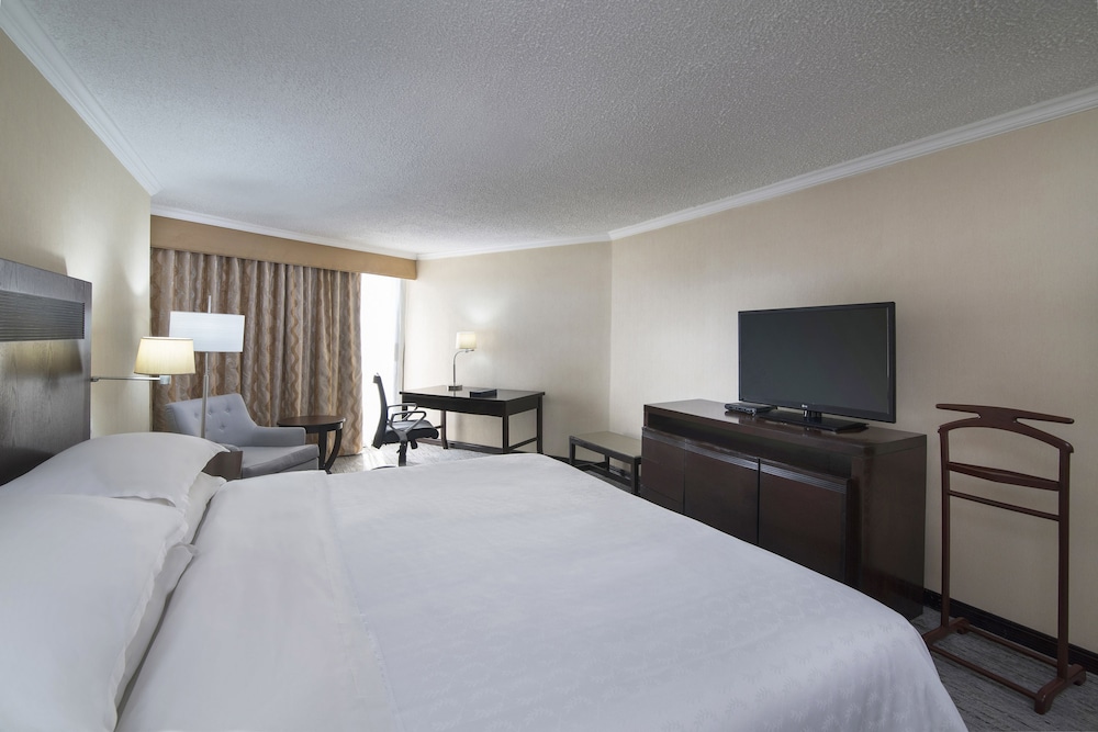 Club Room, 1 King Bed, Ocean View - Photo 1