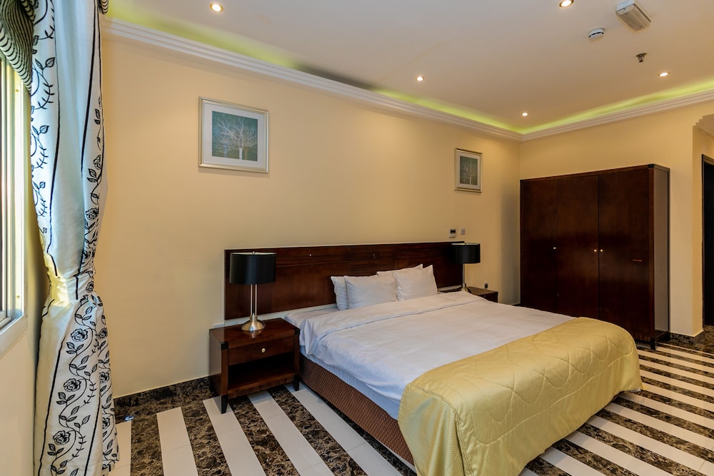 One Bedroom Superior Apartment - Photo 4