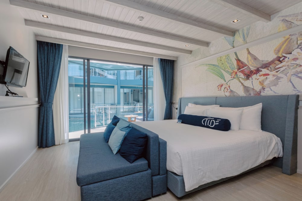 Deluxe Pool Access Double Bed - Photo 1