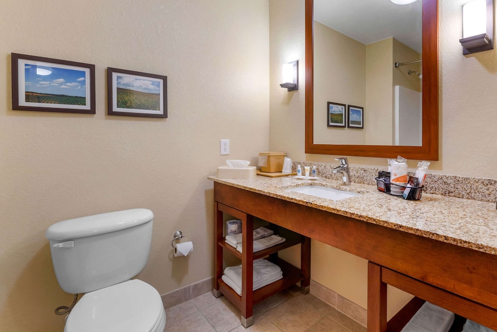 Suite, Multiple Beds, Non Smoking - Photo 2