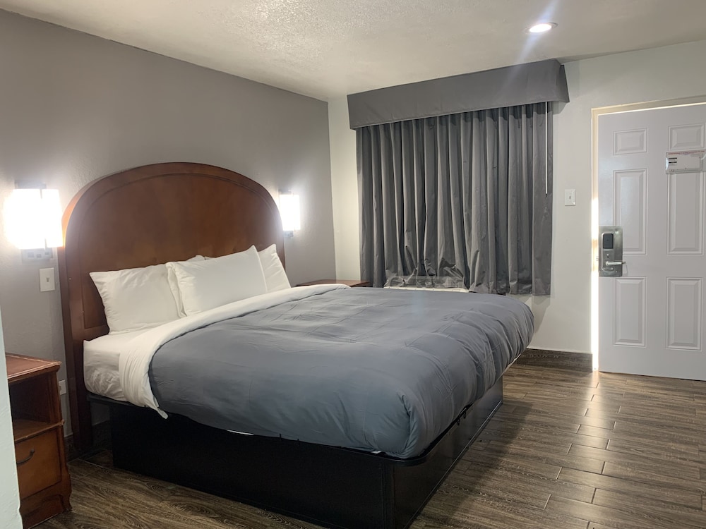 Standard Room, 1 King Bed, Non Smoking