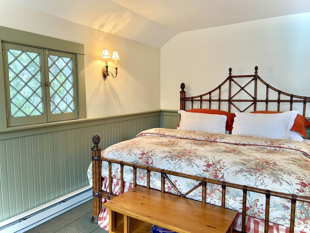 Standard Cottage, 1 King Bed with Sofa bed, Non Smoking (Carriage House) photo 1