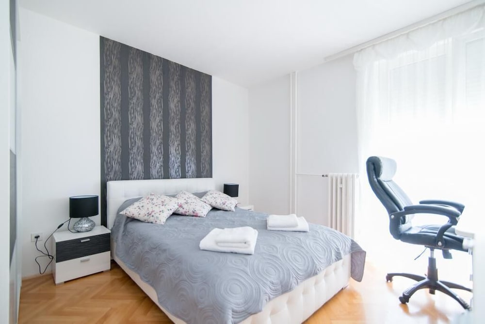 Apartment (Two Bedroom Apartment With Balcony)