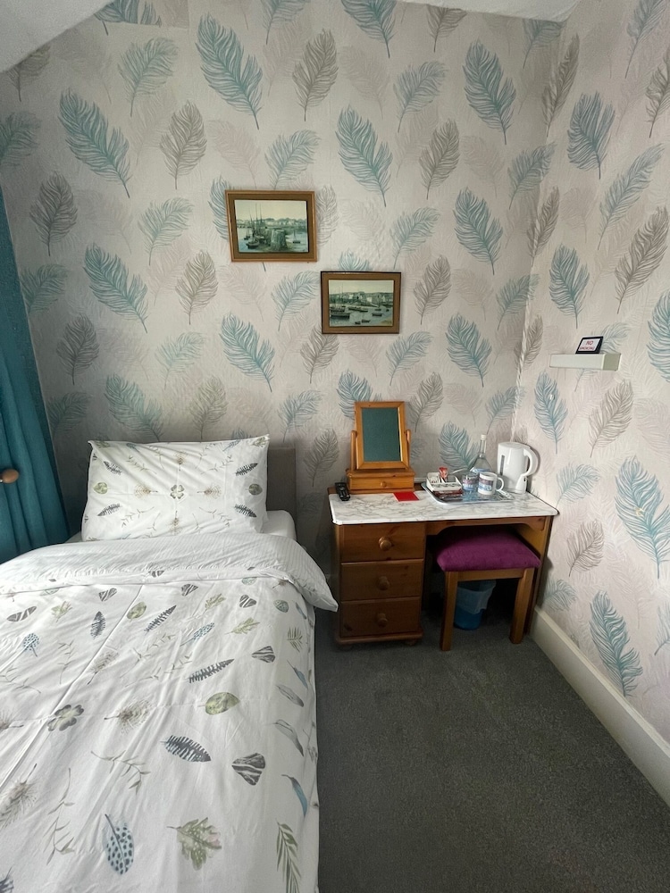 Room 11 - Single En-suite Seaview Room