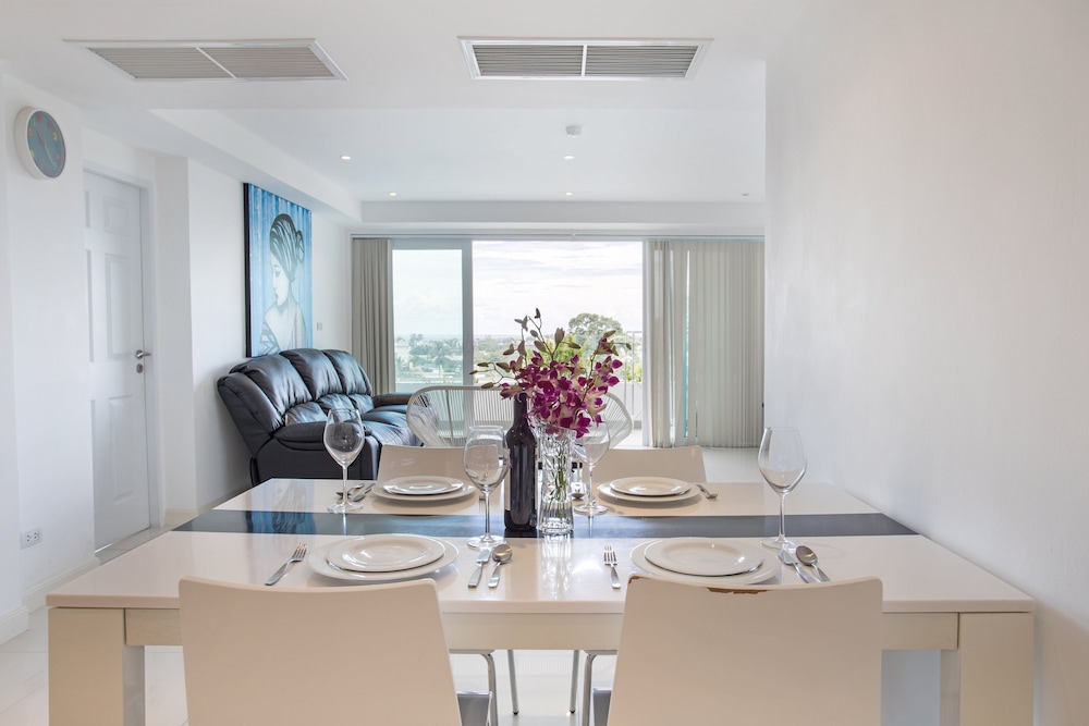 Exclusive Apartment, 2 Bedrooms, Balcony, Partial Sea View photo 3