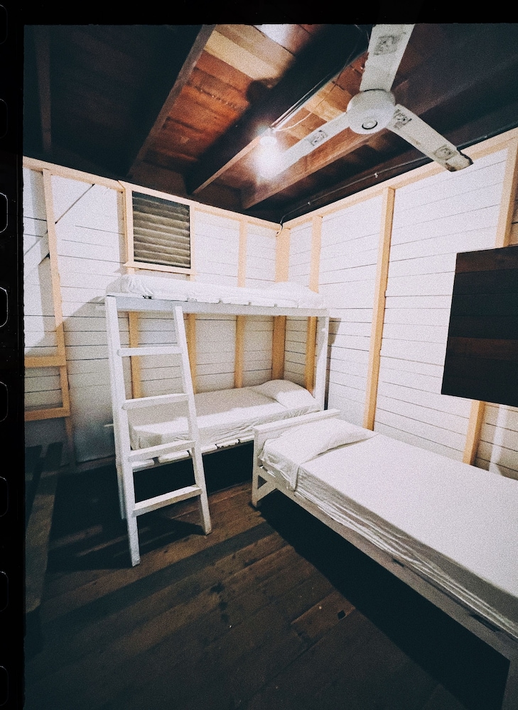 Private 3 Singles - Shared Bathroom