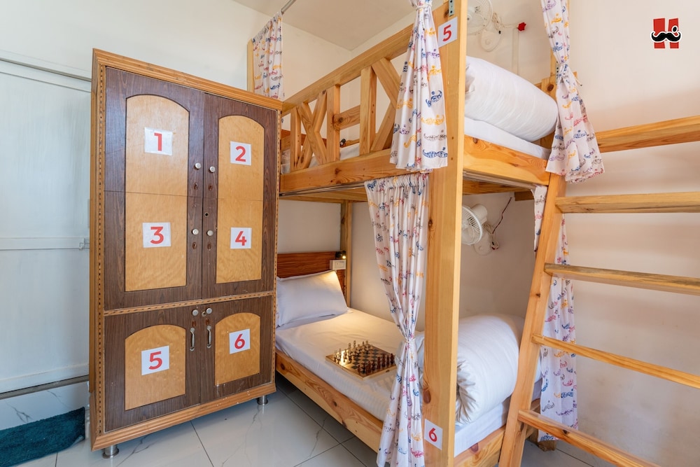 6 Bed Mixed Dorm photo 3